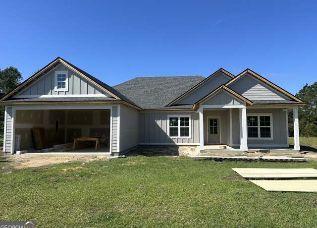 Property at 2307 Woodland Dr, Adel, GA 31620, 4 beds, 2 baths