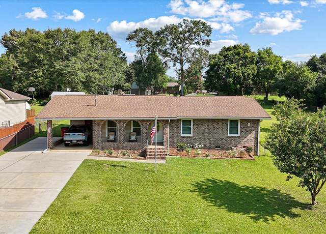 Property at 211 Bassett St, Centerville, GA 31028, 3 beds, 1.5 baths