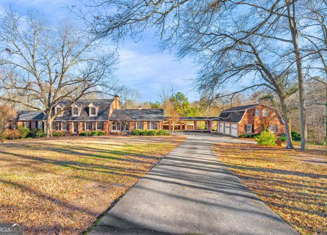 Property at 70 Lakeshore Dr, Hartwell, GA 30643, 5 beds, 5 baths
