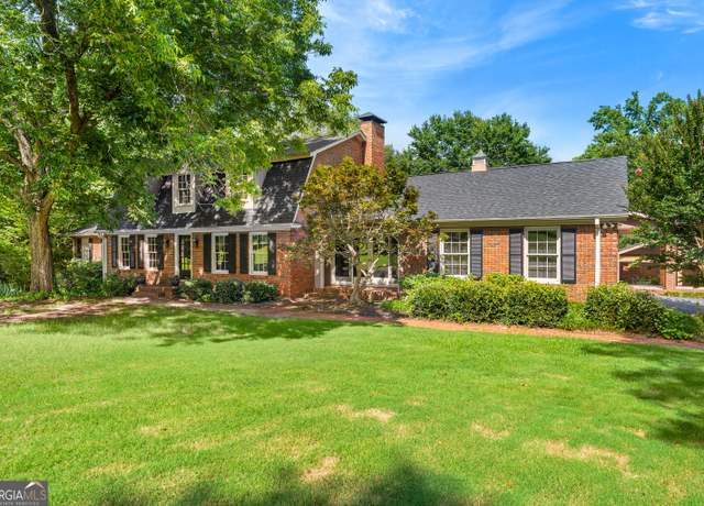 Property at 70 Lakeshore Dr, Hartwell, GA 30643, 5 beds, 5 baths