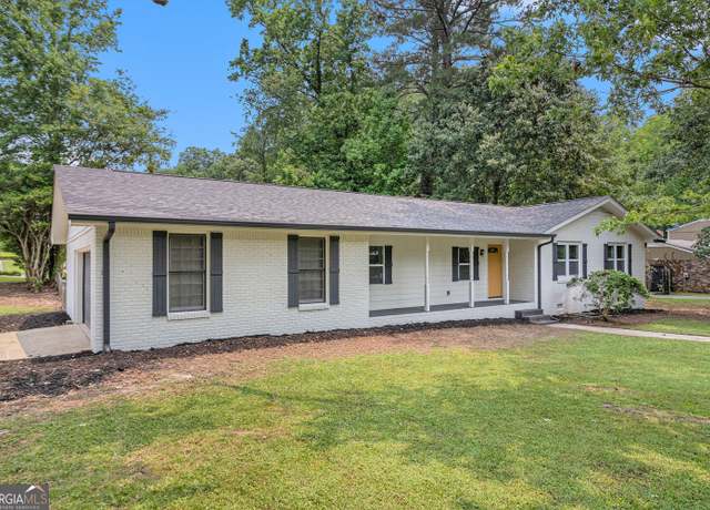 Property at 125 Lafayette Dr, Fayetteville, GA 30214, 3 beds, 2 baths