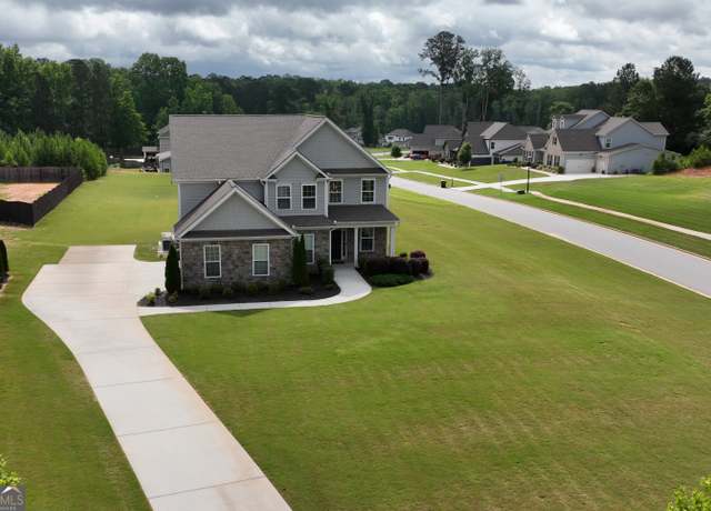 Property at 76 Hodges St, Newnan, GA 30263, 4 beds, 4 baths
