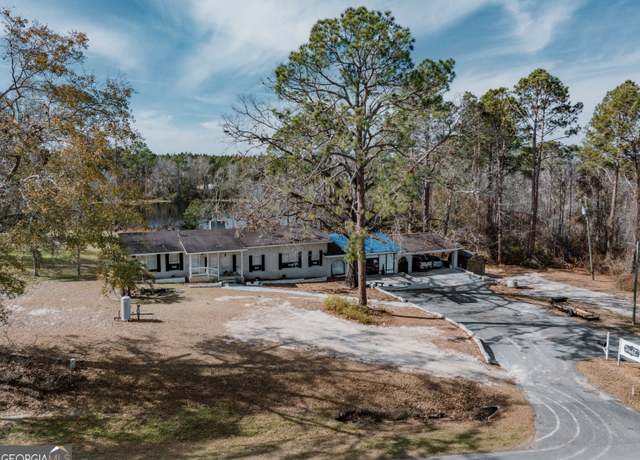 Property at 2623 Hatch Pkwy N, Baxley, GA 31513, 3 beds, 3 baths