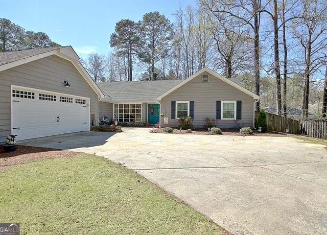 Property at 200 Doe Run, Peachtree City, GA 30269, 4 beds, 2 baths