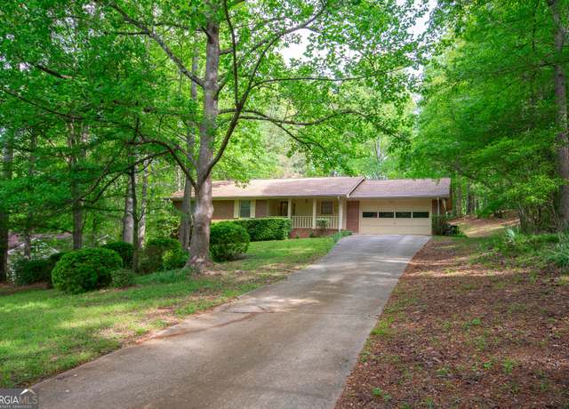 Property at 215 Ridge Rd, Tyrone, GA 30290, 3 beds, 2 baths