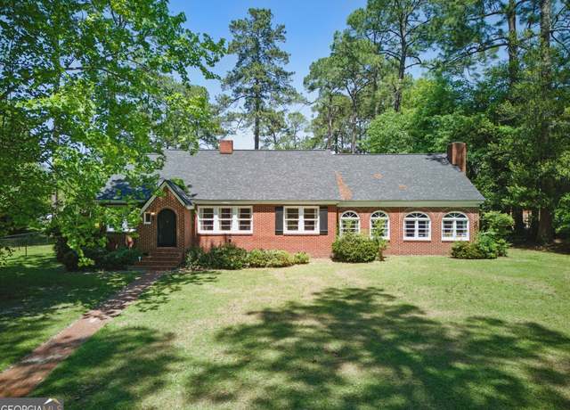 Property at 715 E 20th Ave, Cordele, GA 31015, 4 beds, 3 baths