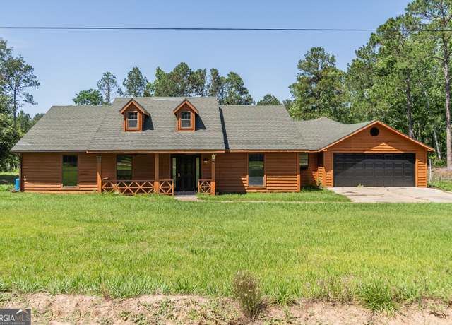 Property at 153 Golden Ln, Douglas, GA 31535, 3 beds, 2.5 baths