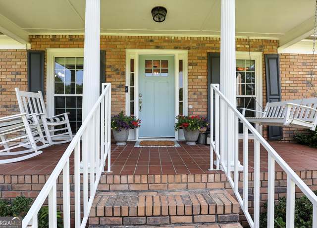 Property at 123 Willowdell Dr, Toccoa, GA 30577, 3 beds, 2 baths