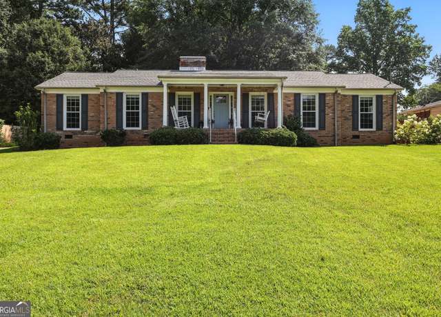 Property at 123 Willowdell Dr, Toccoa, GA 30577, 3 beds, 2 baths