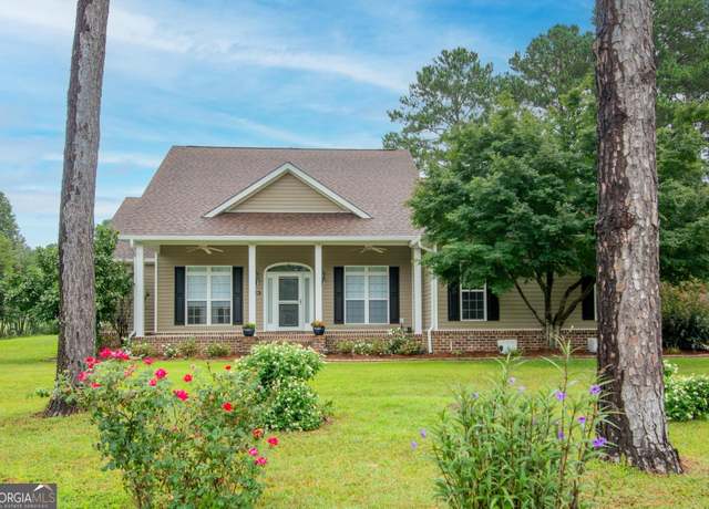 Property at 1019 Golf Club Rd, Statesboro, GA 30458, 4 beds, 2 baths