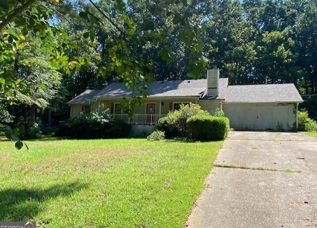Property at 203 Farmbrook Pkwy, Stockbridge, GA 30281, 3 beds, 2 baths