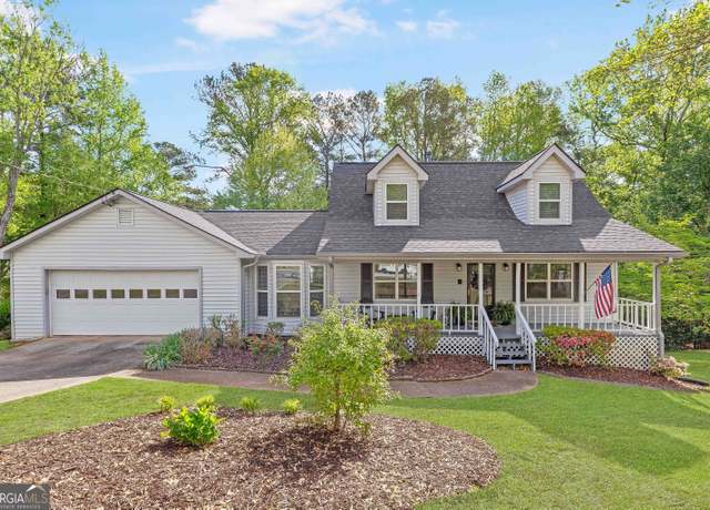 Property at 6781 Fairways Dr, Douglasville, GA 30134, 3 beds, 3 baths