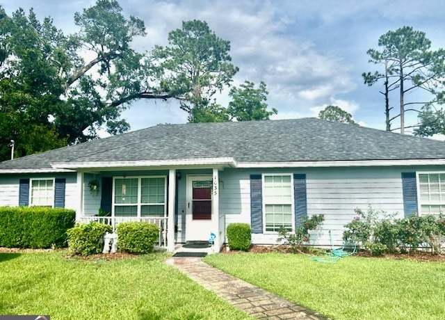 Property at 1035 Bunche Dr, Valdosta, GA 31601, 4 beds, 2 baths