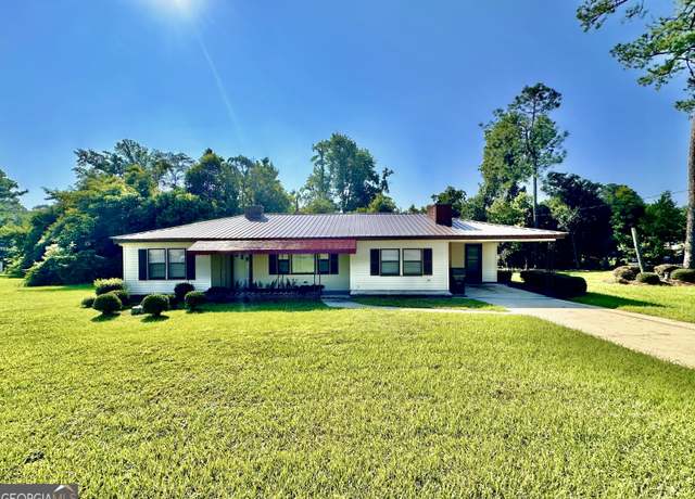 Property at 1504 Habersham Dr, Waycross, GA 31501, 3 beds, 2 baths