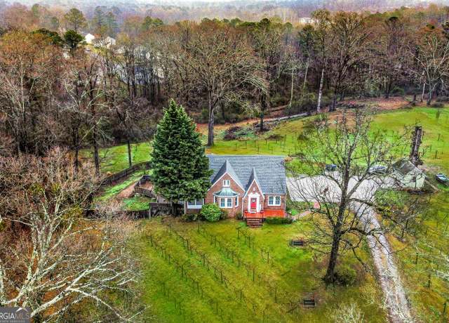 Property at 113 W Gordon St, Villa Rica, GA 30180, 4 beds, 3 baths