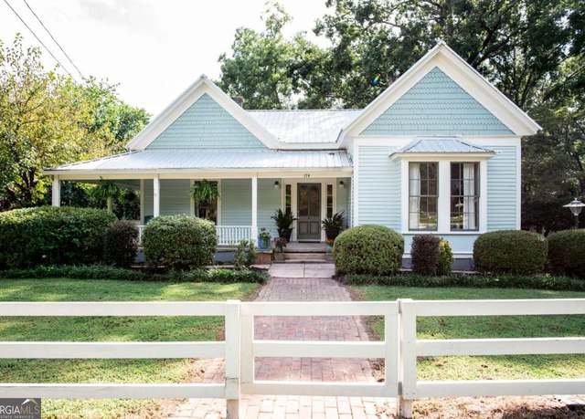 Property at 174 Main St, Winterville, GA 30683, 3 beds, 2 baths