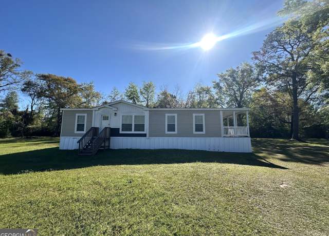 Property at 2545 J M Dr, Adel, GA 31620, 3 beds, 2 baths