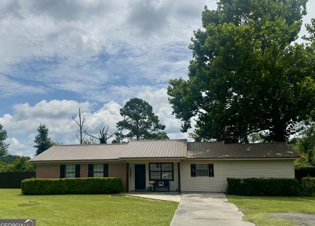 Property at 102 W Palm Rd, Hazlehurst, GA 31539, 4 beds, 1.5 baths