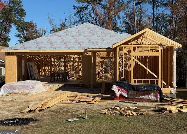 Property at 7 Walden Woods Loop, Eufaula, AL 36027, 3 beds, 2 baths