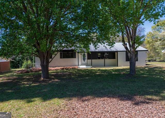Property at 500 Pinecrest Dr, Warner Robins, GA 31093, 4 beds, 2 baths