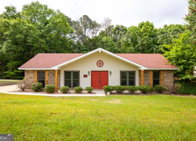 Property at 2405 Beacon St, Phenix City, AL 36867, 3 beds, 2 baths