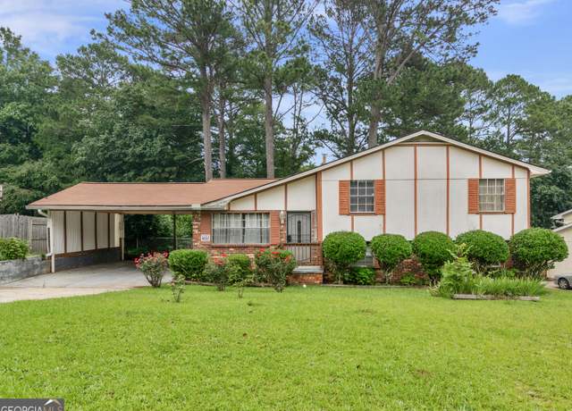 Property at 8310 Meridian Dr, Riverdale, GA 30274, 3 beds, 2 baths