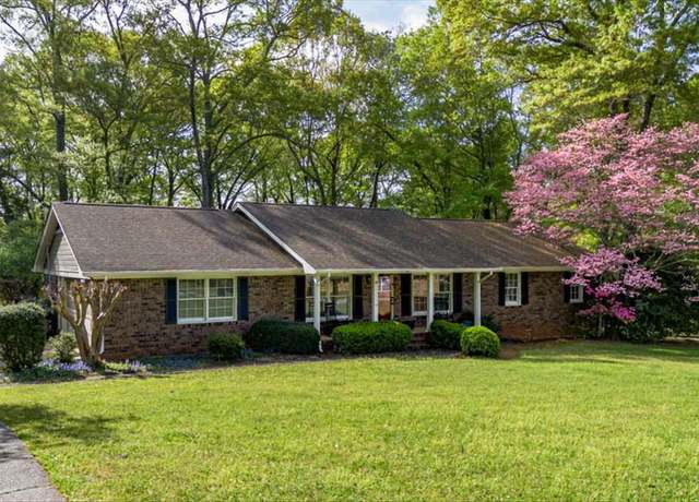Property at 185 Edgewood Dr, Athens, GA 30606, 3 beds, 2 baths
