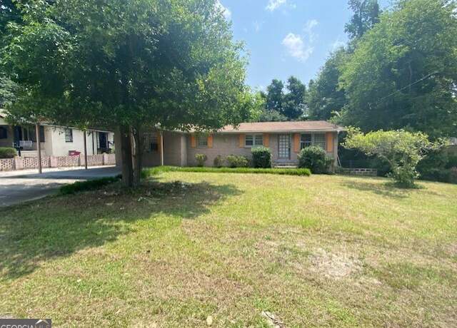 Property at 1641 Mathis Cir, Macon, GA 31206, 5 beds, 2 baths