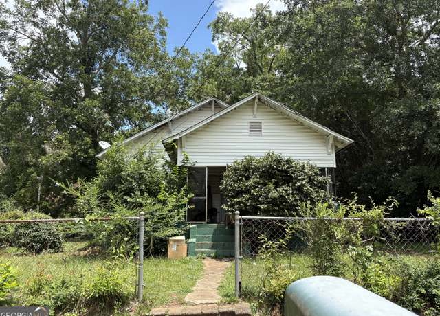 Property at 507 S Lee St, Lagrange, GA 30240, 3 beds, 1.5 baths