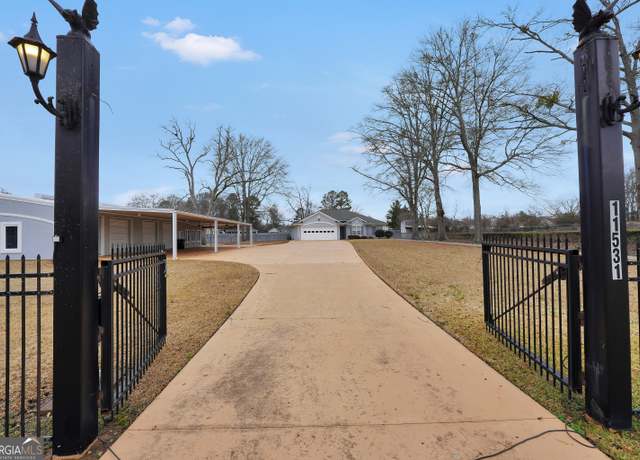 Property at 11531 E Lovejoy Rd, Hampton, GA 30228, 3 beds, 2 baths