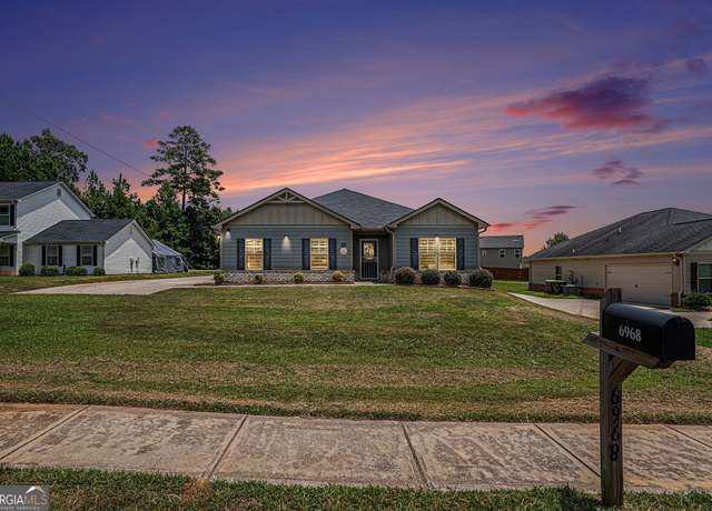 Property at 6968 New Dale Rd, Rex, GA 30273, 3 beds, 2 baths