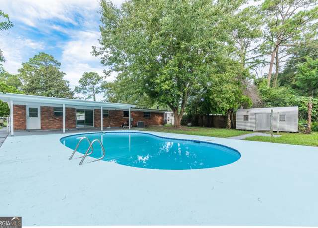 Property at 121 Greenwood Ave, Brunswick, GA 31525, 4 beds, 2 baths