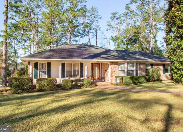 Property at 1601 Danora Dr, Waycross, GA 31501, 4 beds, 2.5 baths