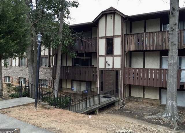 Property at 1305 Camelot Dr, South Fulton, GA 30349, 3 beds, 2 baths