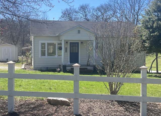 Property at 388 Belle Dowdle Rd, Franklin, NC 28734, 3 beds, 1 bath
