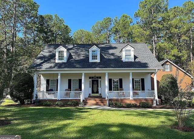 Property at 135 Southlake Dr, Moultrie, GA 31768, 3 beds, 2.5 baths