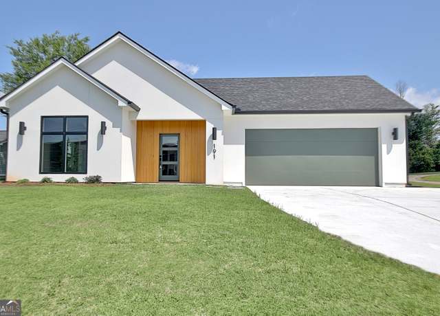 Property at 191 Lagrange St, Newnan, GA 30263, 3 beds, 2 baths