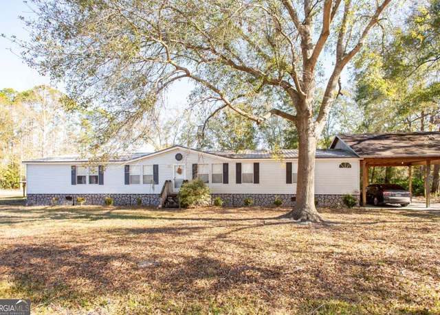 Property at 212 Peach St, Folkston, GA 31537, 5 beds, 2 baths