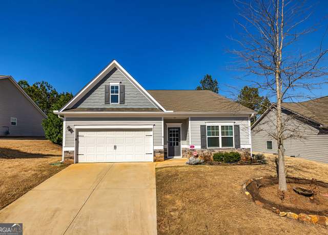 Property at 4 October Ave, Newnan, GA 30265, 3 beds, 2 baths