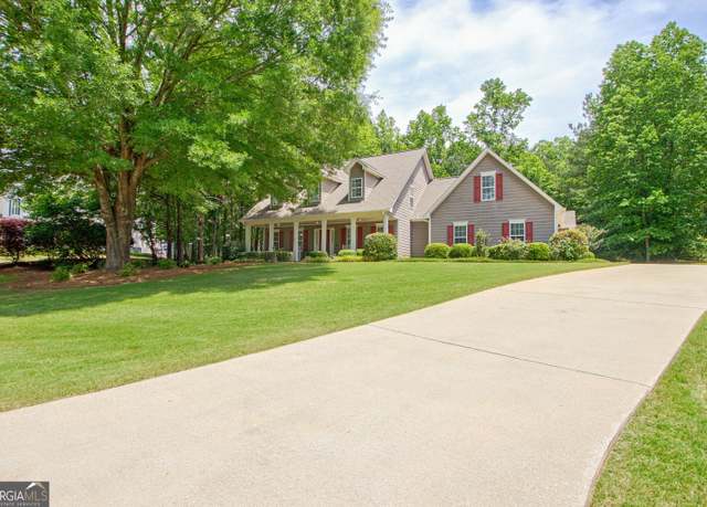 Property at 260 Brechin Dr, Senoia, GA 30276, 5 beds, 3 baths