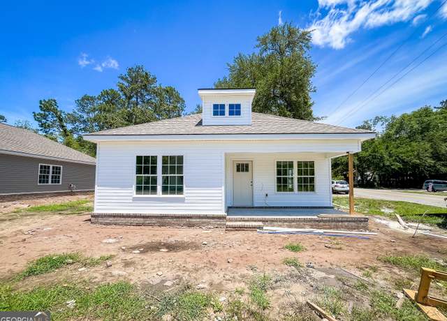 Property at 281 Gordon St, Statesboro, GA 30458, 3 beds, 2 baths