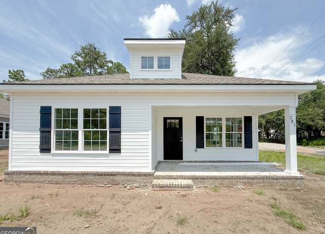 Property at 281 Gordon St, Statesboro, GA 30458, 3 beds, 2 baths