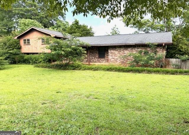 Property at 8832 Twin Oaks Dr, Jonesboro, GA 30236, 4 beds, 2.5 baths