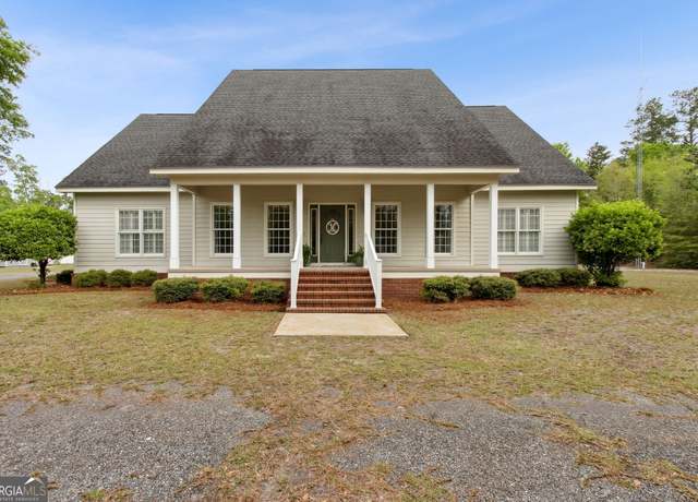 Property at 315 Martin St, Folkston, GA 31537, 5 beds, 3 baths
