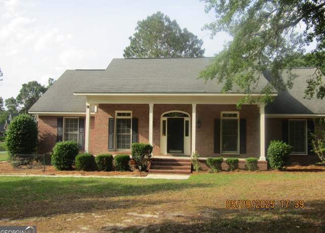 Property at 1009 Hunters Pointe Dr, Statesboro, GA 30461, 3 beds, 2.5 baths