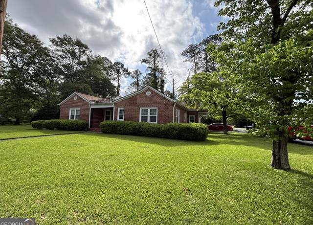 Property at 119 Pansy St, Cochran, GA 31014, 3 beds, 2.5 baths