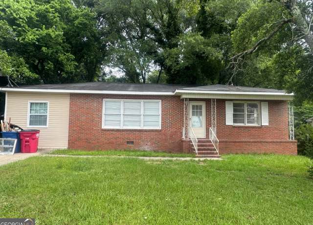Property at 3515 Greenbriar Rd, Macon, GA 31204, 5 beds, 2 baths