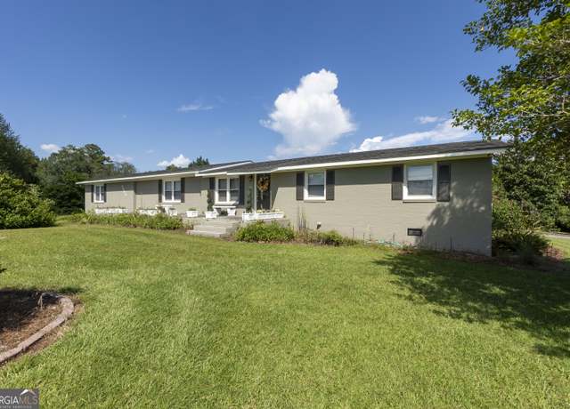 Property at 2666 Pineworth Rd, Macon, GA 31216, 4 beds, 2 baths