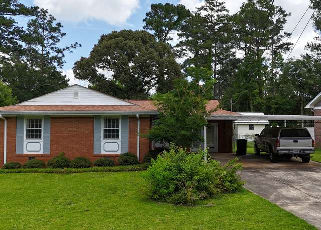Property at 110 Hillside Ter, Warner Robins, GA 31088, 3 beds, 2 baths