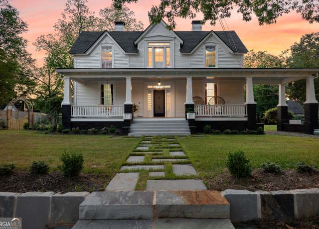 Property at 15 Robinson St, Newnan, GA 30263, 4 beds, 2.5 baths